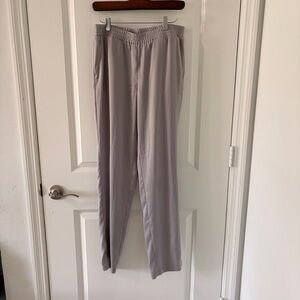 Satin BCBGMaxAzria 100% polyester women’s  Light Gray pants size small